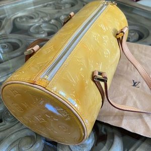 Louis Vuitton Vintage Papillon 30
100% Vernis Patent Leather